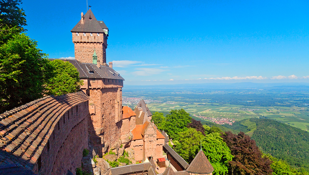 /medias/Chateau-Haut-Koenigsbourg.jpg?context=bWFzdGVyfHJvb3R8NTY5ODU2fGltYWdlL2pwZWd8YURZd0wyZzFZaTg1TURZek1qTXpOVEU1TmpRMkwwTm9ZWFJsWVhWZlNHRjFkQzFMYjJWdWFXZHpZbTkxY21jdWFuQm58NWY2YWViMDJmZDcwZTVhN2FkYmNmYTE4Y2YxNjZiODI3MTRjOTNlODY0MWMxYjUyZGVjMTJmMDUyODFhZjUxZA